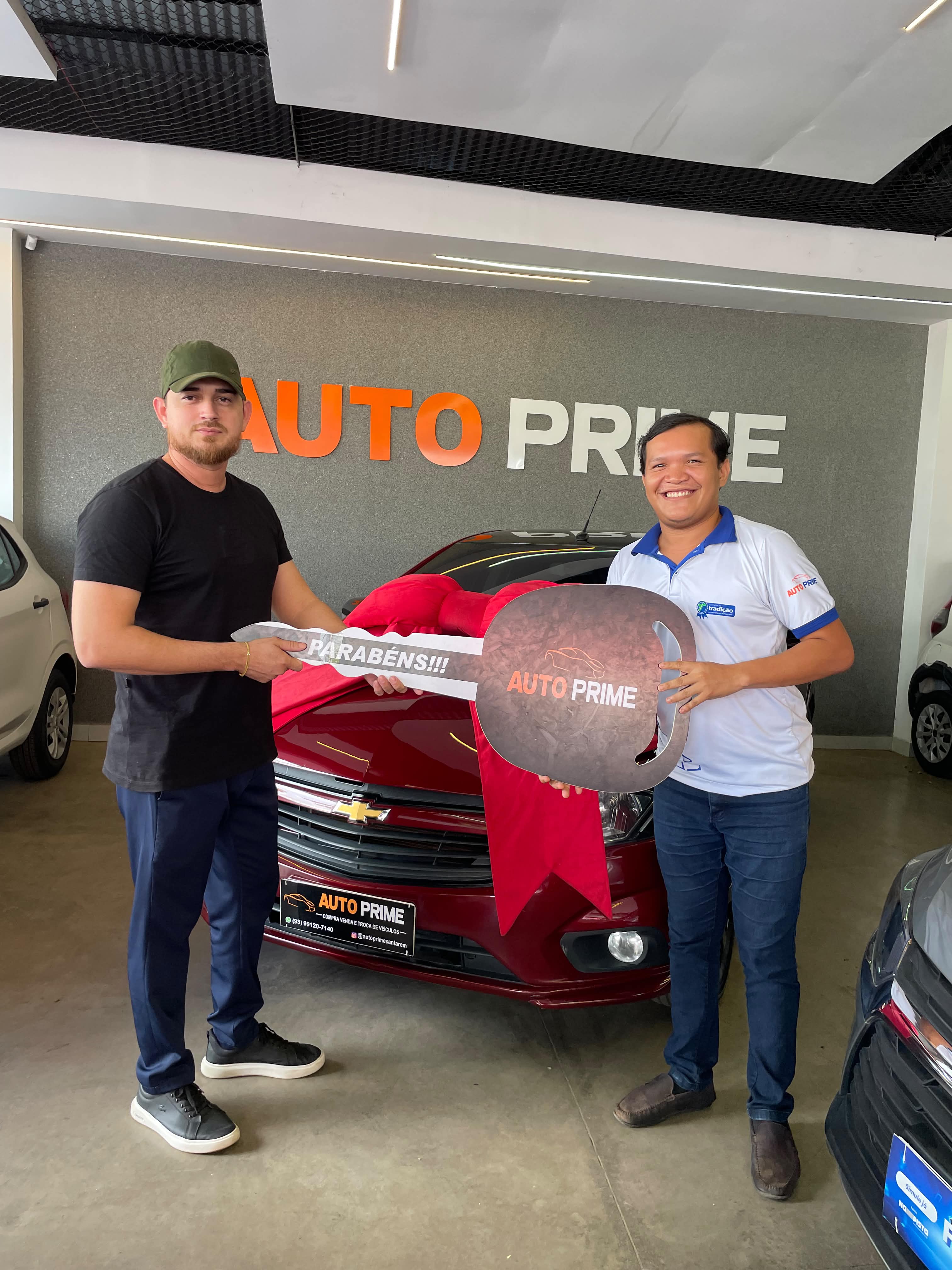 Cliente contemplado com seu veículo